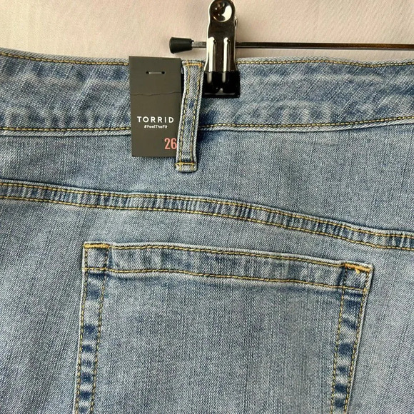 NEW Torrid Boyfriend Vintage Stretch Mid-Rise Short Women Plus 26 Light‎ Blue - Picture 10 of 11
